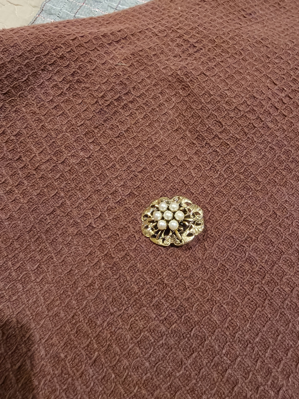Vintage Gold-Tone Pearl Cluster Floral Brooch - Elegant Women's Accessory